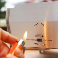 SKOTTI Steckbarer Edelstahl Gasgrill 2.0 Inkl. Tasche -Weber Verkäufe 4260720830363 07 SKOTTI GRILL ANZUENDEN