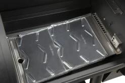 Broil King Aluminiumtropfeinlagen Pellet Smoker 6er Pack -Weber Verkäufe 50440 ALUMINIUMTROPFEINLAGEN PELLET SMOKER 6ER PACK LIFESTYLE 02