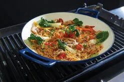 Broil King Wok Porzellan-Emailliert -Weber Verkäufe 69710 Wok Porzellan Emailliert lifestyle 02