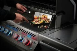 NAPOLEON Pro Griddle/Plancha Toolset, 3-teilig (70081) 5 NAPOLEON Pro Griddle/Plancha Toolset, 3-teilig (70081) -Weber Verkäufe 70081 Planchet Set InUse Spatulas 1