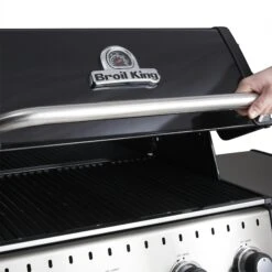 Broil King Baron 490 Inkl. Abdeckhaube & Gussplatte -Weber Verkäufe 875282 BARON490 ACTION 01