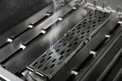 Broil King Pellet-Smokerbox 9 Broil King Pellet-Smokerbox -Weber Verkäufe BK 60181 lifestyle 01