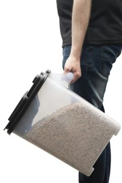 Broil King Pellet-Behälter 11 Broil King Pellet-Behälter -Weber Verkäufe BK 66900 action 04