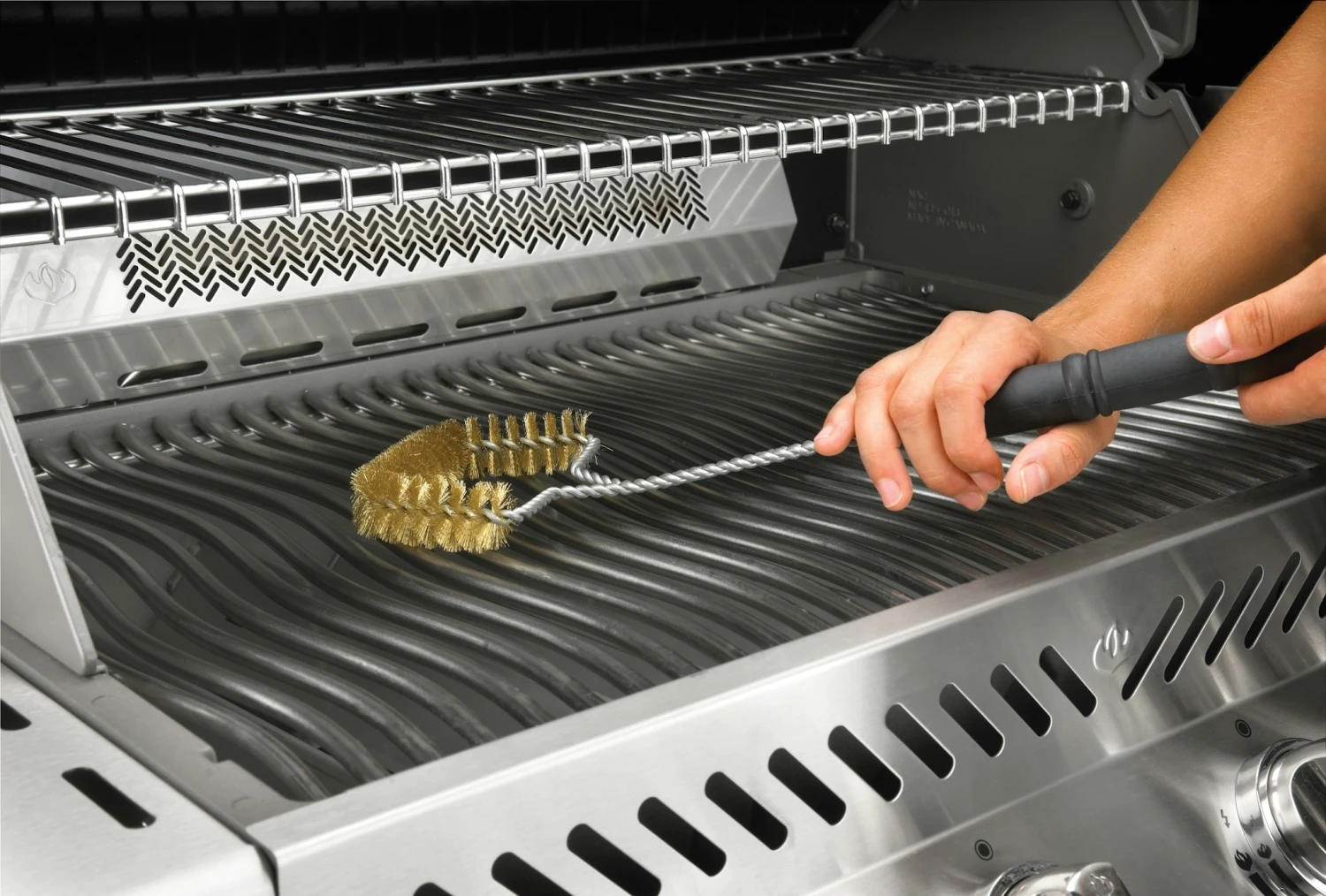 NAPOLEON Dreiseitige Grillbürste Mit Messingborsten (62011) 2 NAPOLEON Dreiseitige Grillbürste Mit Messingborsten (62011) – Bild 2