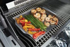 NAPOLEON Multifunktionaler Grill-Topper Inkl. Zedernholz-Planke (70026) -Weber Verkäufe NAPOLEON Multifunktionaler Grill Topper Mit Zedernholz Raeucherbrett 2