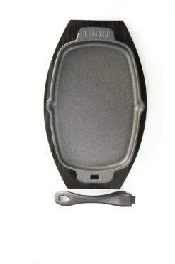 NAPOLEON Gusseiserne Pfanne Mit Holz-Untersetzer (56008) -Weber Verkäufe NAPOLEON PRO Gusseisen Pfanne mit Untersetzer 5