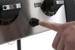 Broil King Porta Chef 320 Inkl. Abdeckhaube 33 Broil King Porta Chef 320 Inkl. Abdeckhaube -Weber Verkäufe broilking PortaChef 320 952652 FEATURE 03