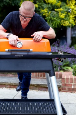 Everdure FURNACE Gasgrill Orange Mit Drei Brennern - Auslaufartikel -Weber Verkäufe everdure Furnace eston Aktion1 1