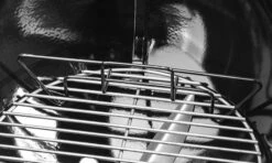 Weber Original Kettle E-5710 -Weber Verkäufe weber kettle5710 14101004 kohlehalter